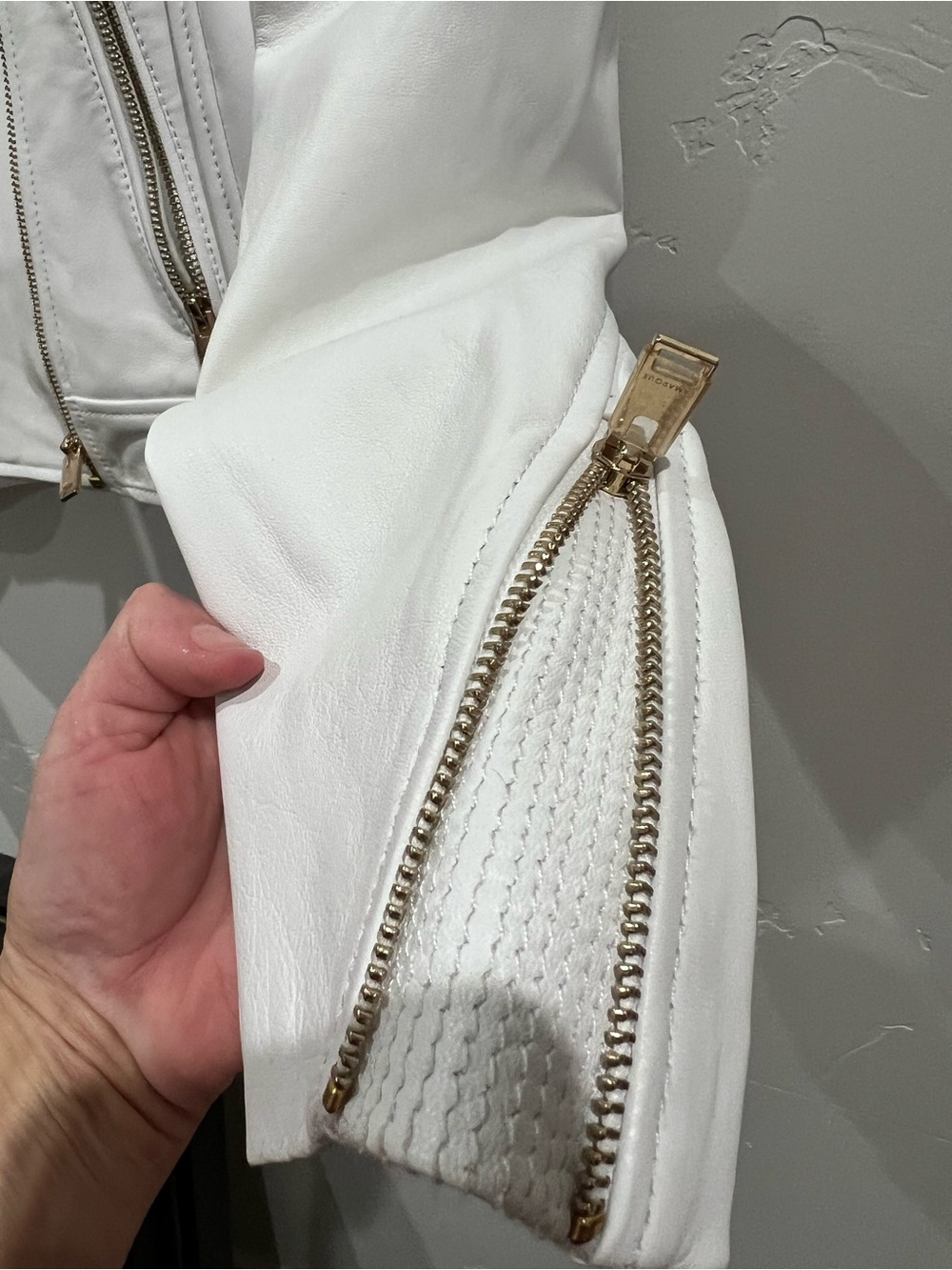 Lamarque- Donna 21 White Leather Jacket with Gold Hardware. Size Medium, NWT. - Picture 3 of 6